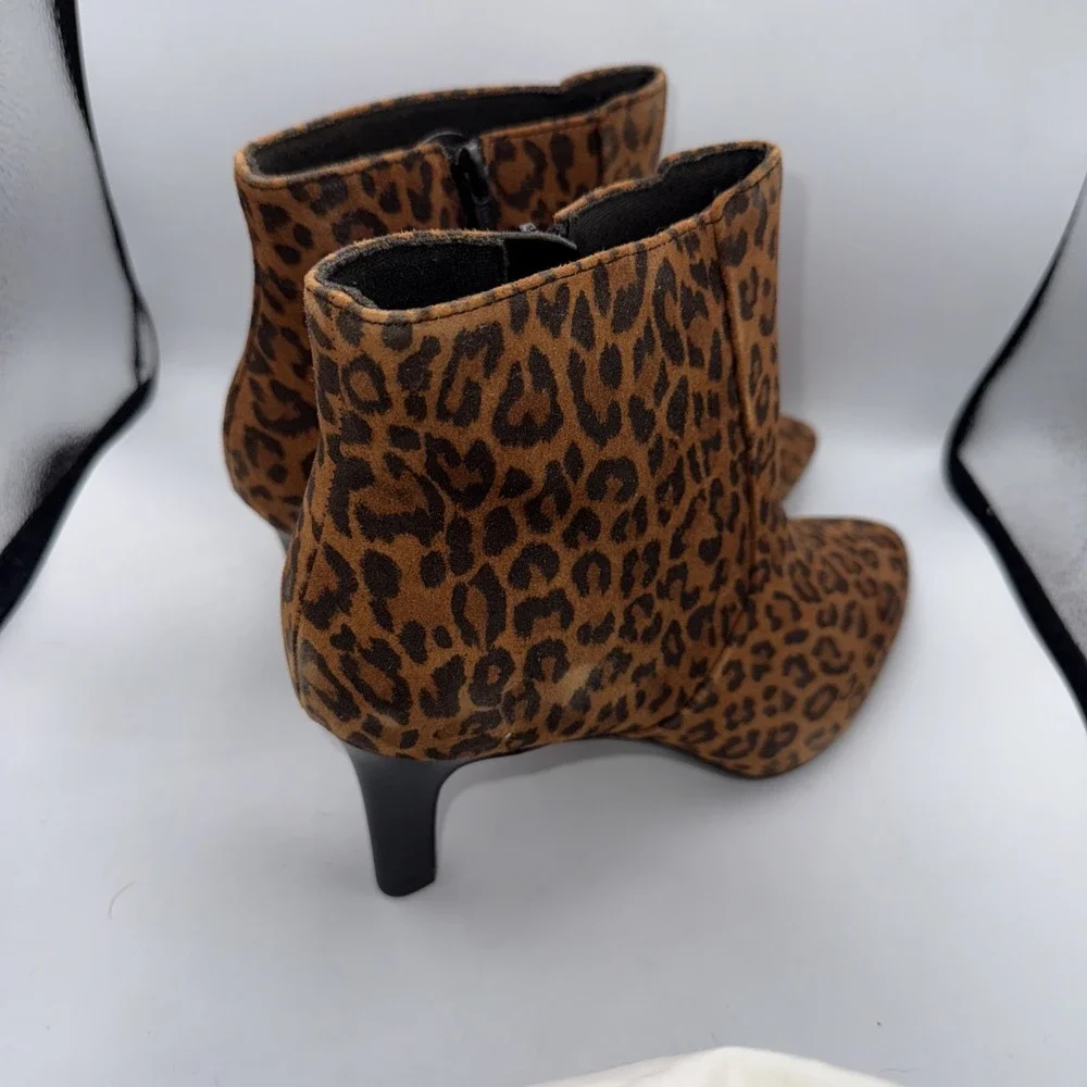 LADIES CLARKS POINTED HEELED ZIP LEOPARD PRINT SUEDE ANKLE BOOTS ILLEANA PETAL - Picture 2 of 11